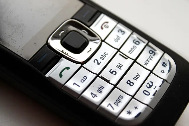 phone, telephone, technology, business, communication, number, old, keyboard, key, keys, call, calling, calling, calling, calling, calling, calling. Cambiare fornitore di telefonia e connettività: portabilità e verifiche