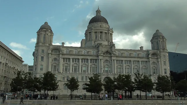 liverpool, tre grazie, port of liverpool building, harbour porta building, crociera, viaggiare, nave da crociera, vacanza, mersey river. Copertura e prestazioni di fibra e FWA: come leggere le offerte